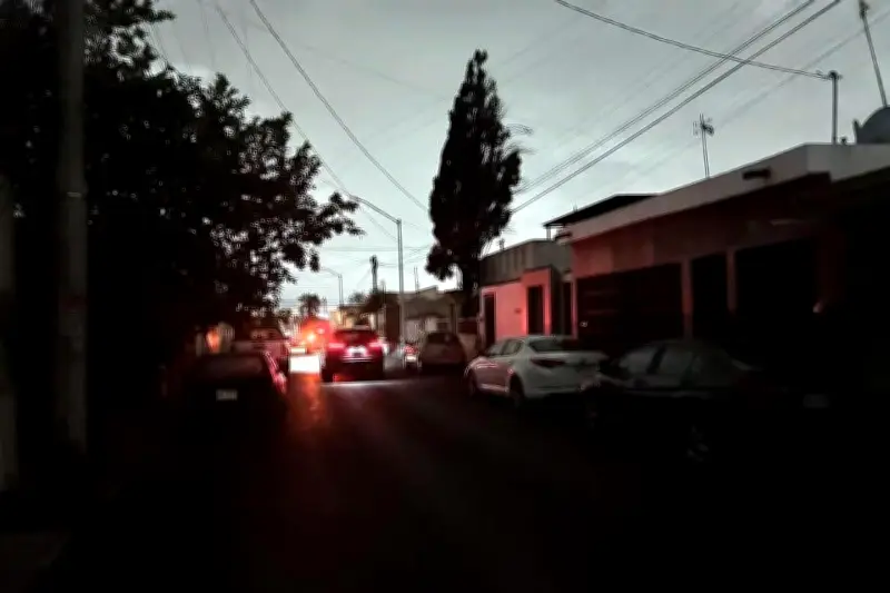 Lluvias y vientos intensos provocan apagones generalizados en la ciudad