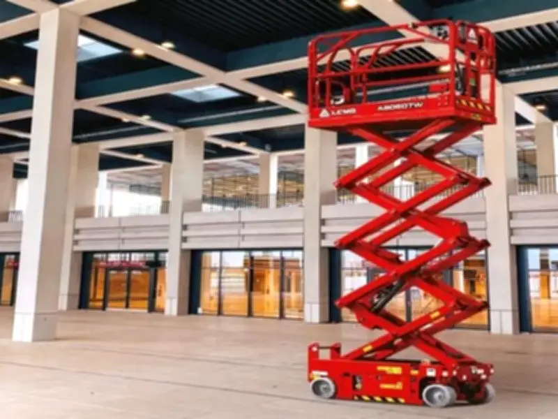 Los 7 errores más costosos al comprar plataformas de elevación industrial