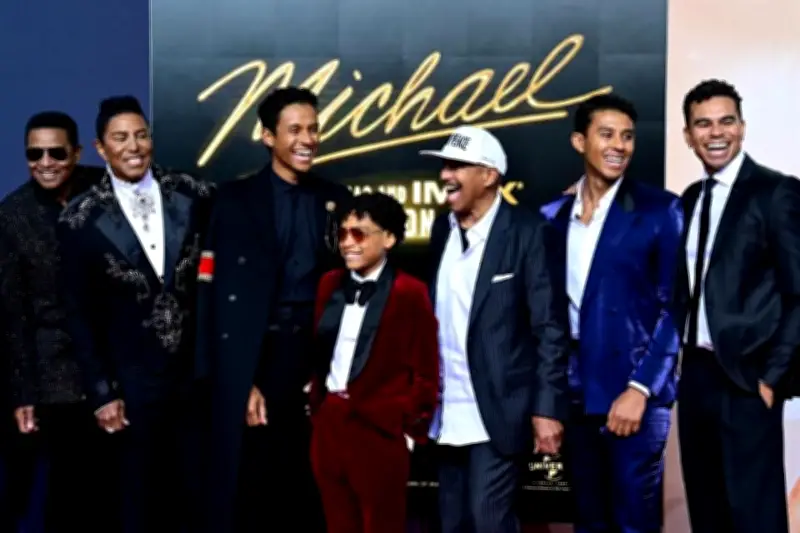 Los hijos de Michael Jackson asisten a estreno de documental en Berlín