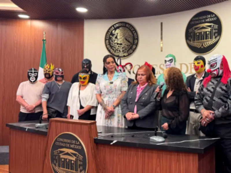 Luchadores exigen apoyo vitalicio en CDMX por lesiones y precariedad en el retiro