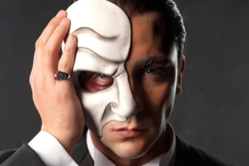 Luis Caballero: De 'El Potro' al 'Fantasma de la Ópera' en el Teatro