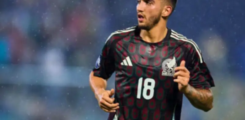 Luis Chávez acumula tres partidos en la banca y pone en riesgo su convocatoria al Tri