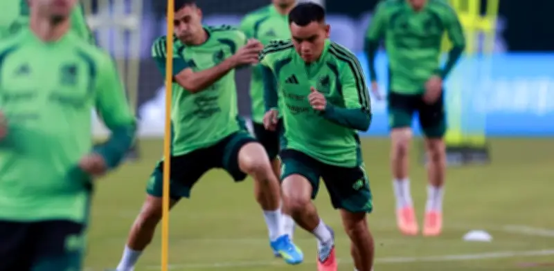 Luis García desmiente rumores de salida a Netflix y reafirma lealtad a TV Azteca