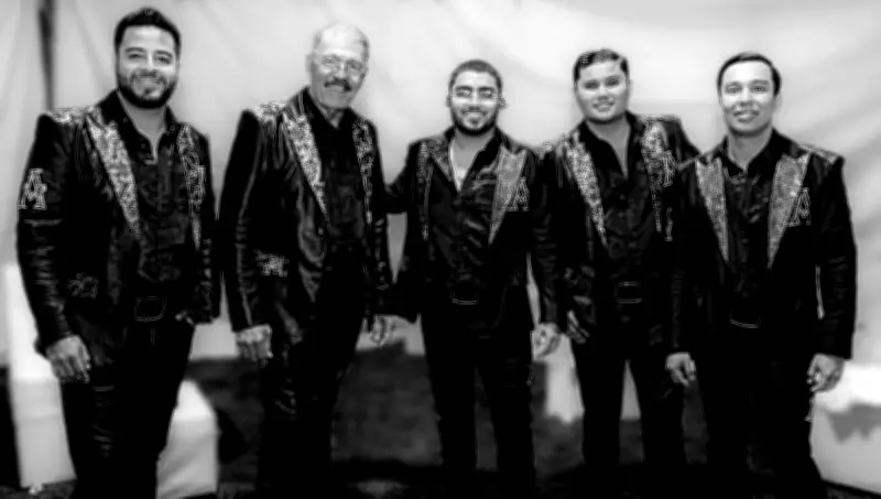 Luto en La Arrolladora Banda el Limón: Vocalista Max Cervantes pierde a su abuelo