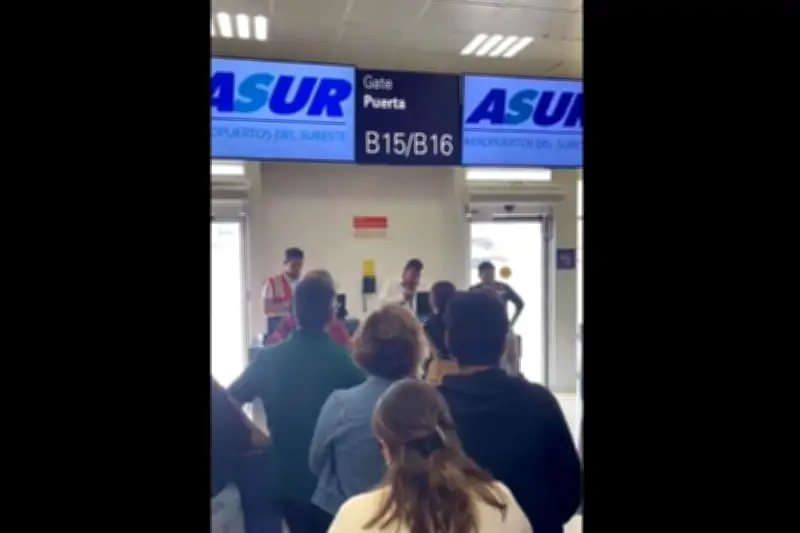 Magnicharters cancela vuelos por dos semanas, turistas expresan su descontento