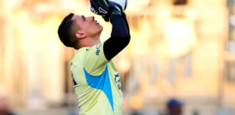 Malagón camina de nuevo tras grave lesión que lo excluyó del Mundial 2026