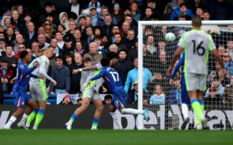 Manchester City aplasta al Chelsea y presiona al Arsenal en la Premier League