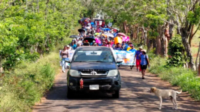Manifestantes en Veracruz exigen responsabilidades por grave derrame de hidrocarburo
