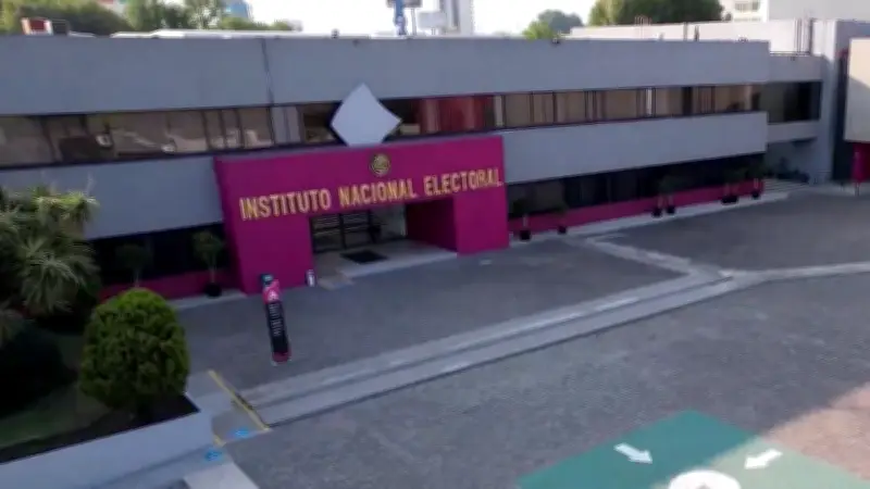 Marco Antonio Baños acusa colonización del INE y riesgo democrático