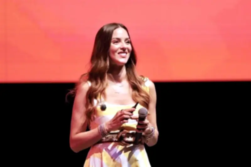 Mariana usa a UANL para promoverse en redes sociales