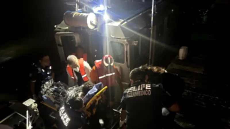 Marina realiza traslado médico urgente por mar desde Isla Mujeres en Quintana Roo