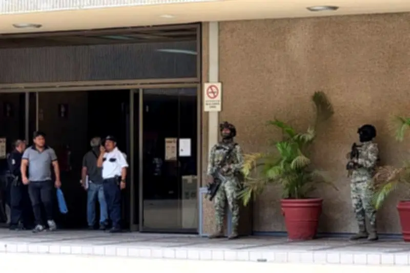 Marinos resguardan Palacio de Gobierno en Culiacán por festejo