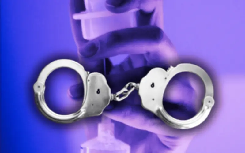 Médico prófugo en Sonora podría enfrentar hasta 48 años de cárcel por muertes con suero vitaminado