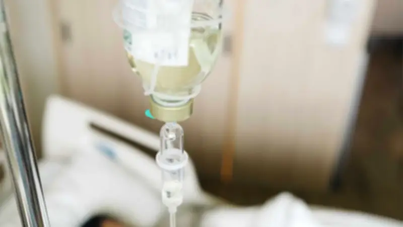 Médico señalado por muertes con sueros vitaminados en Sonora: ¿Qué se sabe?