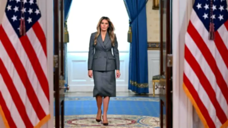 Melania Trump niega ser víctima de Epstein y enfatiza su independencia