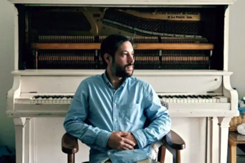 Memo Guerra: del cine a la música, un talento multifacético