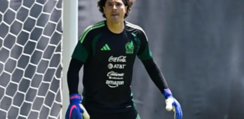 Memo Ochoa fuera de la banca en Chipre; se perfila para la Selección Mexicana