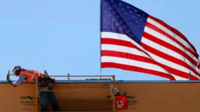 Mercado laboral de EE. UU. muestra signos mixtos: empleo crece pero persisten riesgos