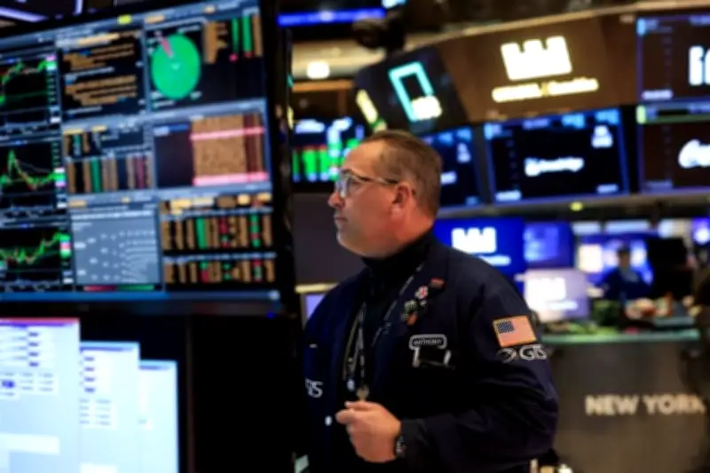 Mercados de EU abren con pérdidas a la espera de la Fed