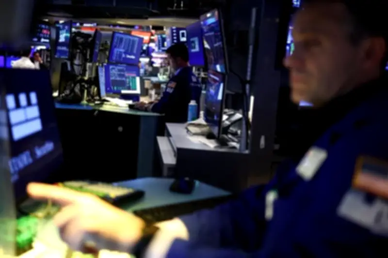 Mercados Globales Caen Tras Amenazas de Trump Sobre el Estrecho de Ormuz