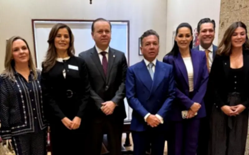 Mery Pozos asiste a toma de protesta de Canaco Guadalajara