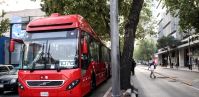 Metrobús CDMX garantiza que Línea 7 mantendrá parabuses sin publicidad comercial