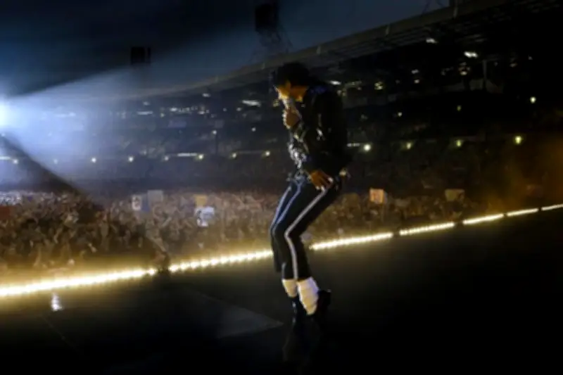 Michael, el oso de peluche, se convierte en símbolo de esperanza tras tragedia en escuela