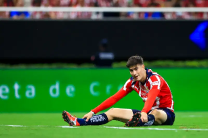 Milito respalda a 'Hormiga' González pese a sequía goleadora en Chivas