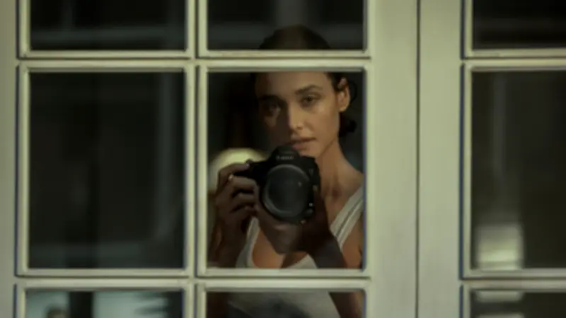 Mirada Indiscreta: La Serie Brasileña de Netflix que Combina Espionaje y Drama