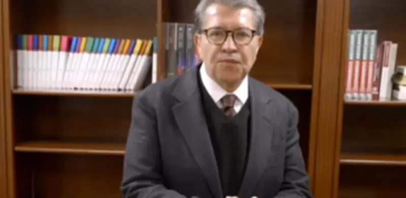 Monreal respalda reducción del IEPS a combustibles de Sheinbaum como medida progresista