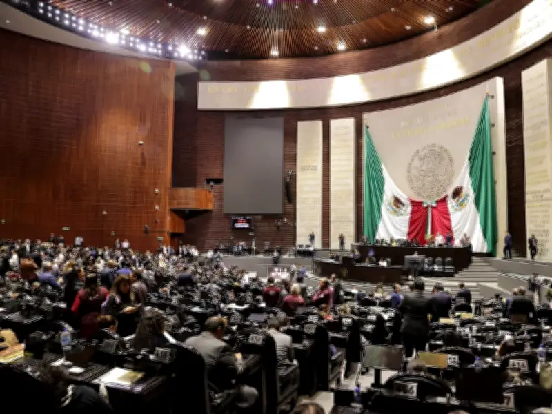 Morena logra mayoría calificada y aprueba Plan B electoral con recortes a INE y gobiernos municipales