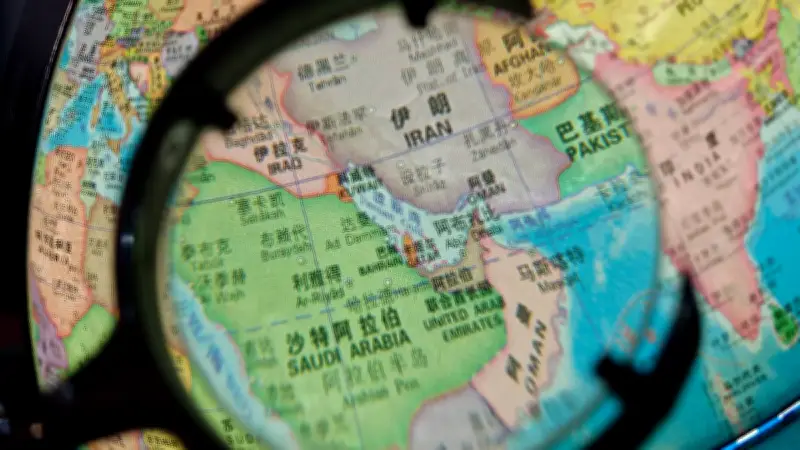 Más de 40 países exigen a Irán reabrir el estrecho de Ormuz por crisis petrolera global