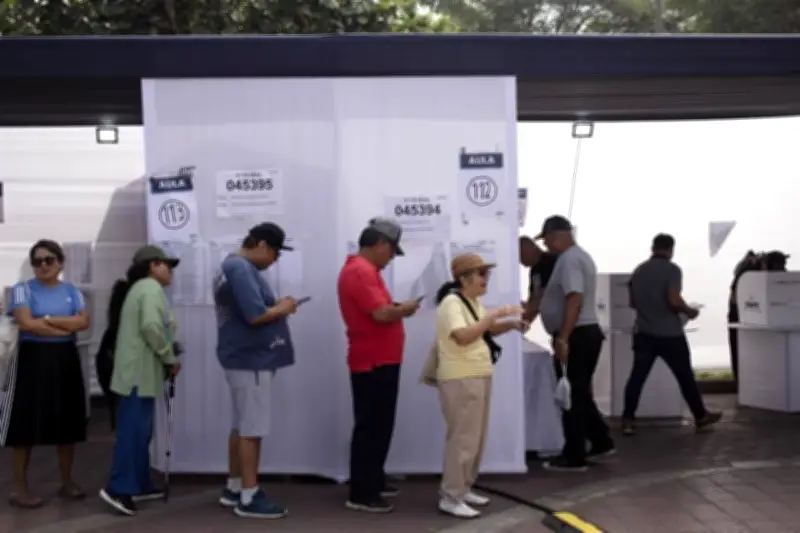 Más de 63 mil peruanos se quedan sin votar por retrasos en urnas electorales