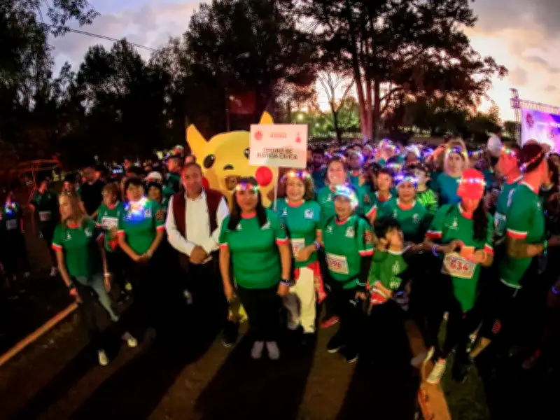 Más de 800 corredores en carrera nocturna por el Día de la Mujer en Naucalpan