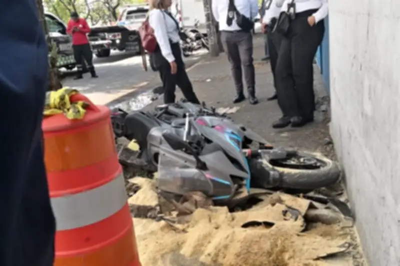Muere motociclista embestido por conductor ebrio en Tlalnepantla