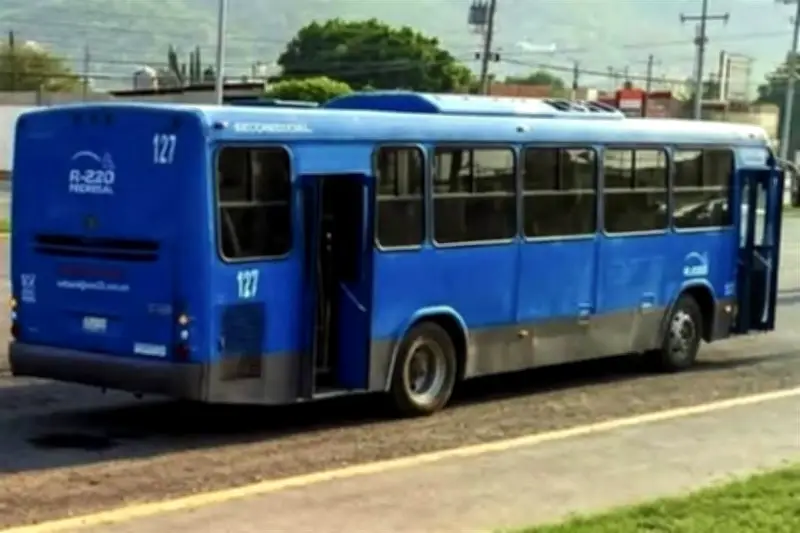 Muere pasajero de Ruta 220 en Escobedo