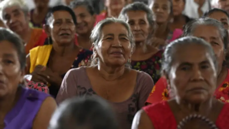 Mujeres de 65 años recibirán pensión automática sin trámites, duplicando su apoyo