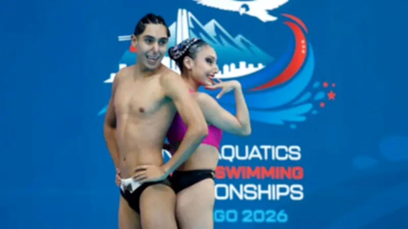 México brilla con oro en natación artística: Villalobos y Mondragón triunfan en Santiago 2026
