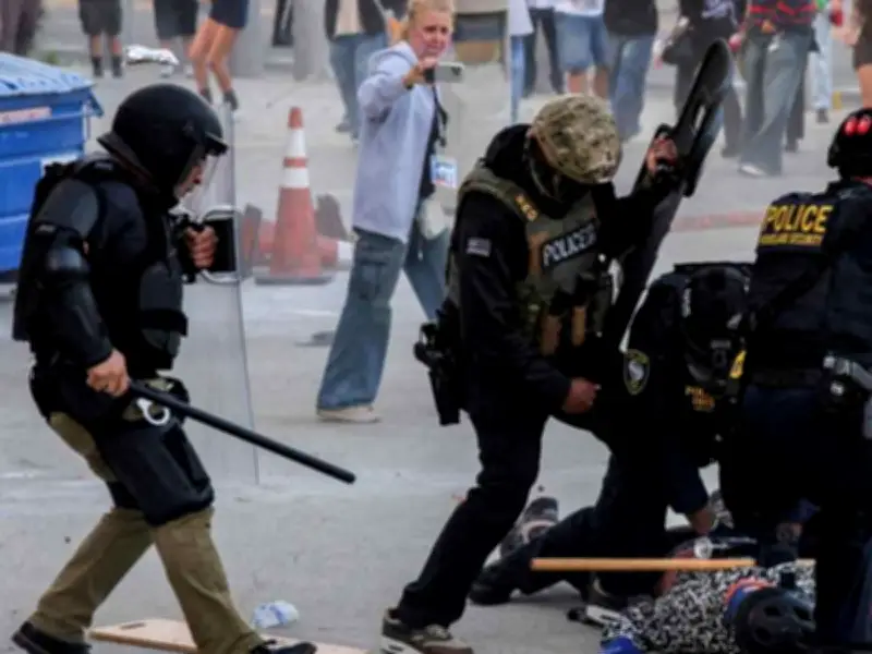 México protesta por muertes de migrantes en custodia de ICE, pero olvida tragedia en Juárez