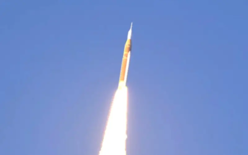 NASA lanza Artemis II: Misión histórica tripulada inicia viaje hacia la Luna