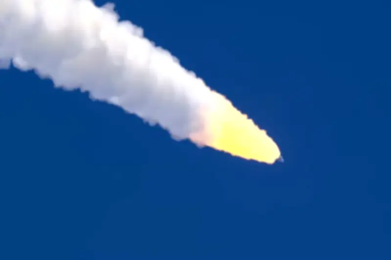 NASA lanza misión Artemis II con tripulación para orbitar la Luna