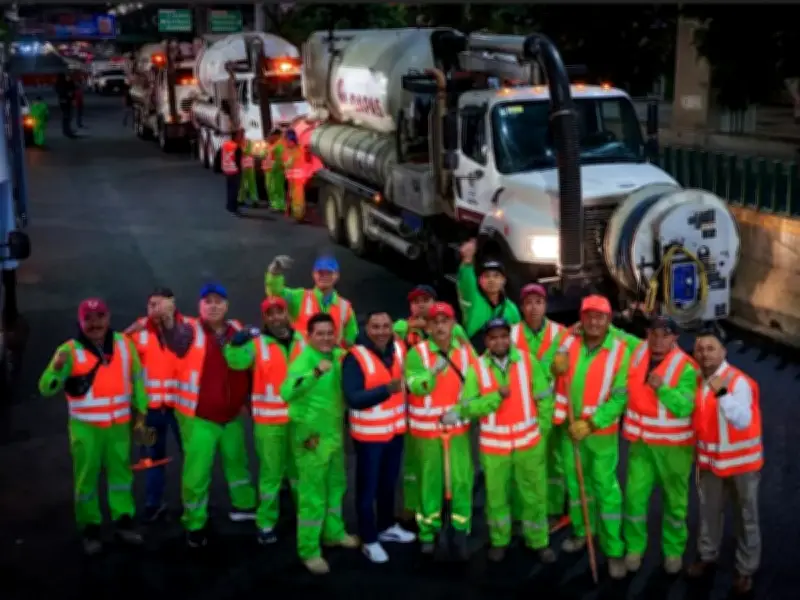 Naucalpan intensifica desazolve en Periférico para prevenir inundaciones en temporada de lluvias