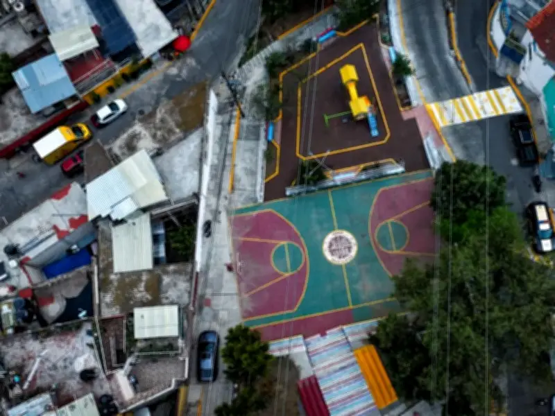 Naucalpan transforma servicios con 7,625 luminarias, camiones y parques renovados