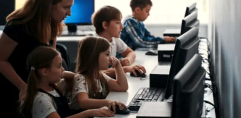 Niñas en TIC: carreras tecnológicas con futuro en 2026