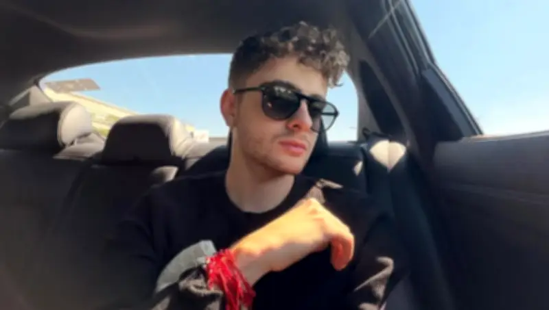 Nicolás Buenfil, hijo de Erika Buenfil, abandona Televisa para priorizar sus estudios universitarios