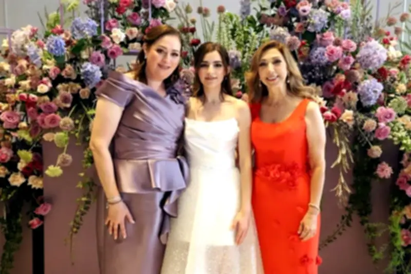 Novia se desmaya en su boda por el corsé apretado