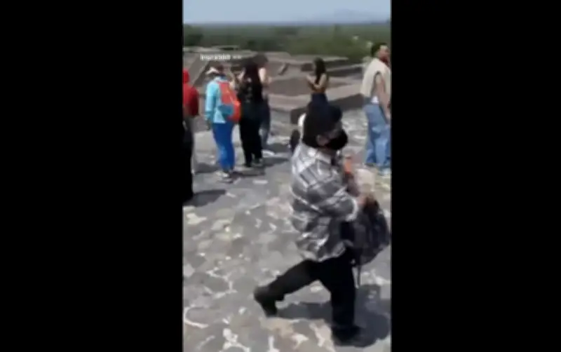 Nuevo video capta a agresor de Teotihuacán preparándose para atacar