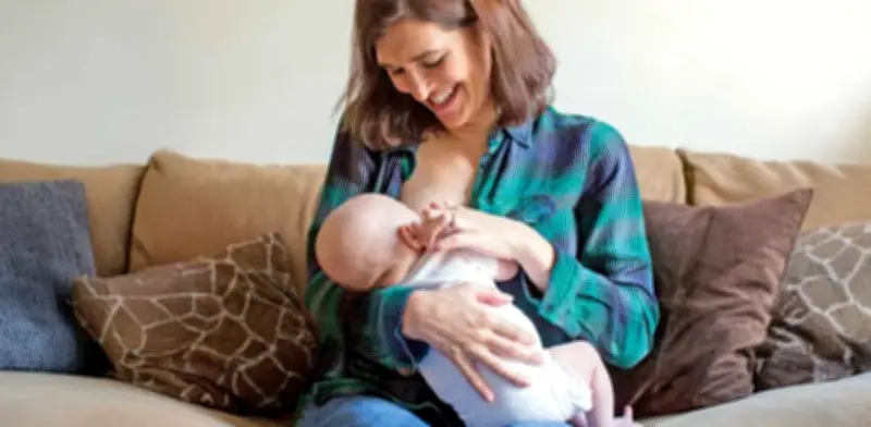 Obesidad materna modifica el calostro, pero lactancia sigue siendo fundamental