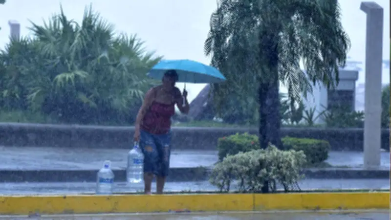 Ola de calor persiste en 10 estados, lluvias intensas afectan gran parte de México