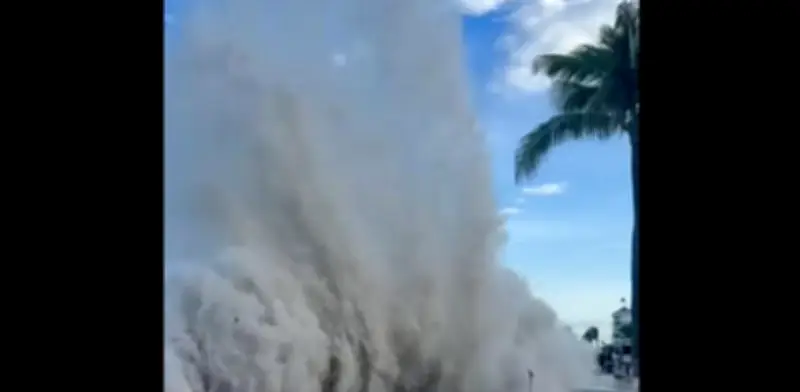 Olas de hasta 4 metros azotan el malecón de Puerto Vallarta por huracán Priscilla